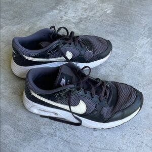 Boys Nike Air size 8Y